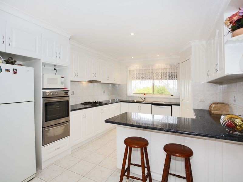 55 Chirnside Road, Berwick VIC 3806