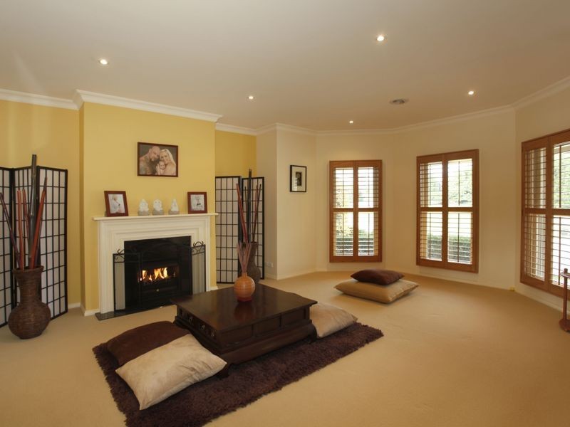 10 Springbank Rise, Narre Warren North VIC 3804