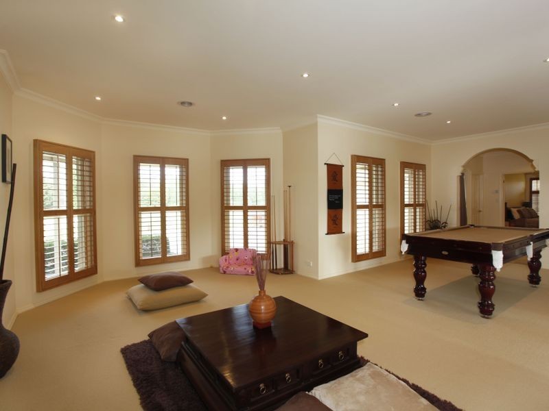 10 Springbank Rise, Narre Warren North VIC 3804