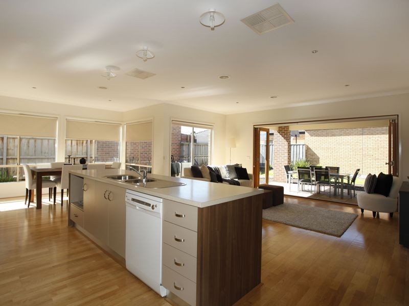 106 Bridgewater Boulevard, Berwick VIC 3806