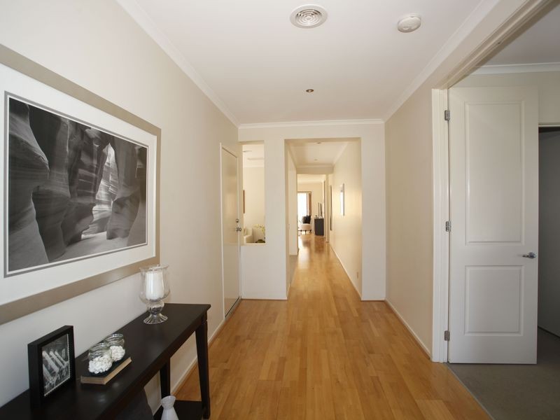 106 Bridgewater Boulevard, Berwick VIC 3806