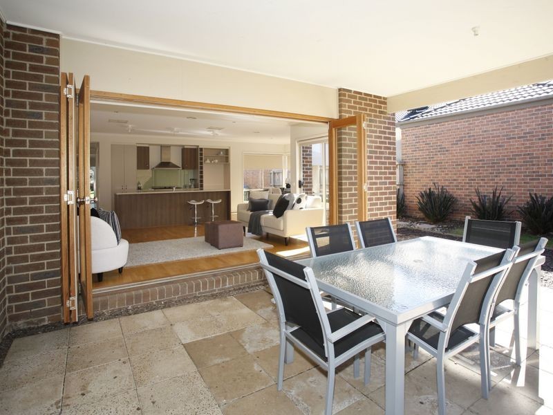 106 Bridgewater Boulevard, Berwick VIC 3806