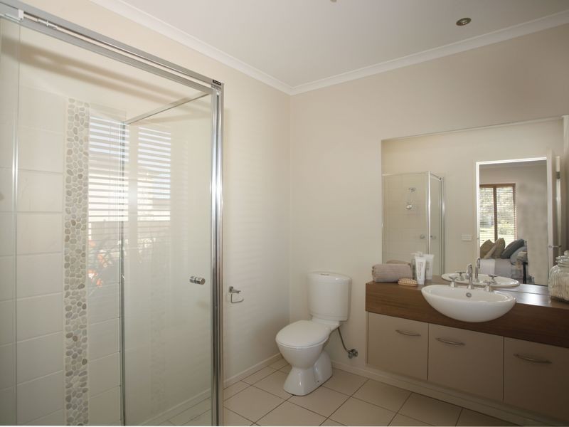 106 Bridgewater Boulevard, Berwick VIC 3806