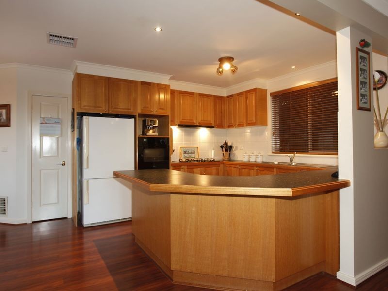 11 Minton Walk, Narre Warren South VIC 3805