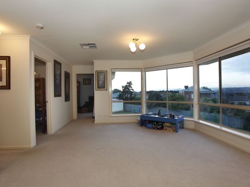 11 Minton Walk, Narre Warren South VIC 3805