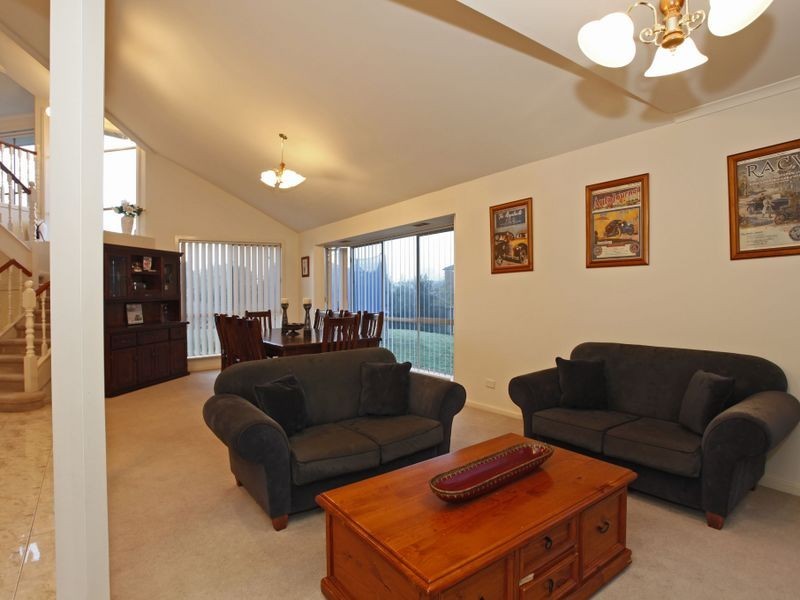 11 Minton Walk, Narre Warren South VIC 3805