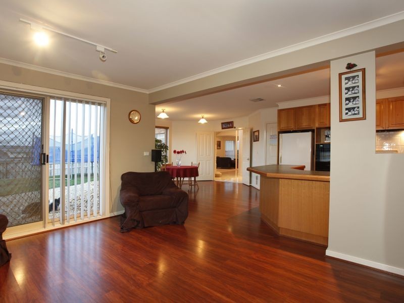 11 Minton Walk, Narre Warren South VIC 3805