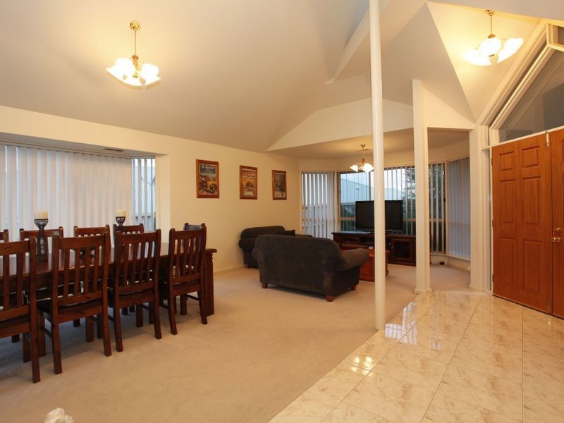 11 Minton Walk, Narre Warren South VIC 3805