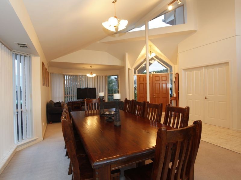 11 Minton Walk, Narre Warren South VIC 3805