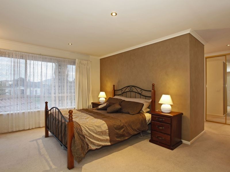 11 Minton Walk, Narre Warren South VIC 3805