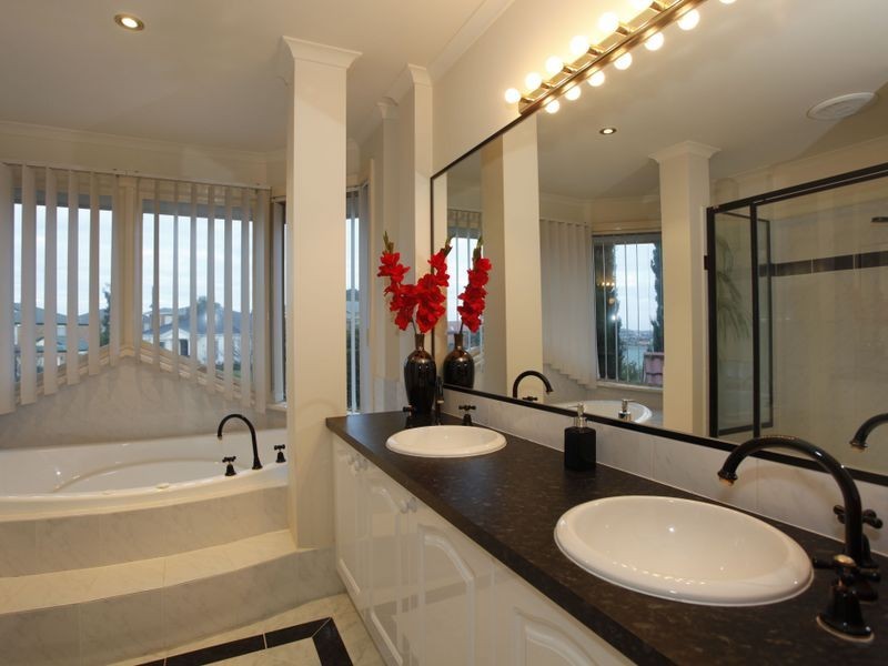 11 Minton Walk, Narre Warren South VIC 3805