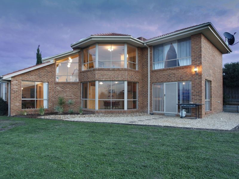 11 Minton Walk, Narre Warren South VIC 3805