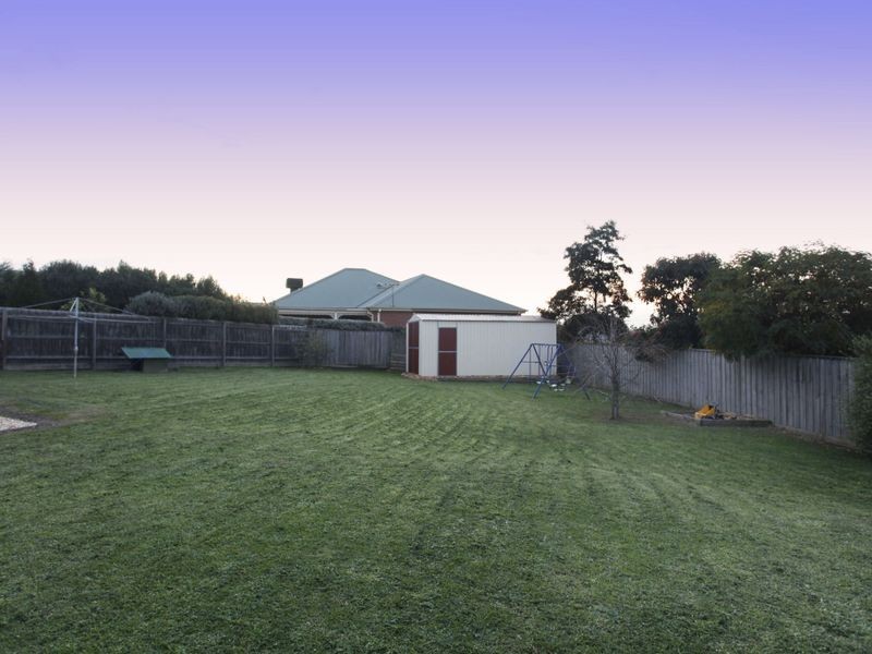 11 Minton Walk, Narre Warren South VIC 3805