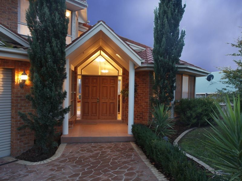 11 Minton Walk, Narre Warren South VIC 3805