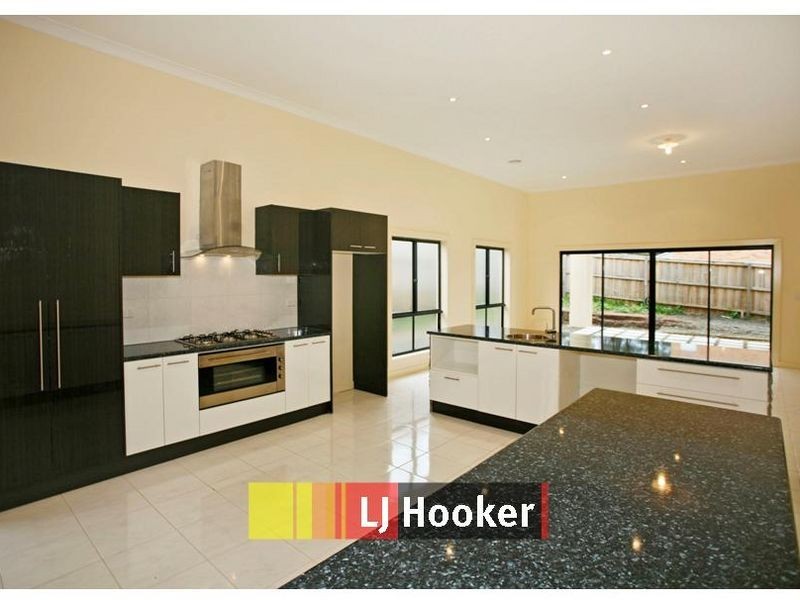 53 Glenview Rise, Berwick VIC 3806