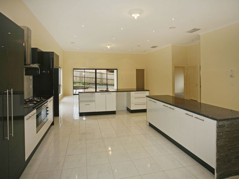 53 Glenview Rise, Berwick VIC 3806