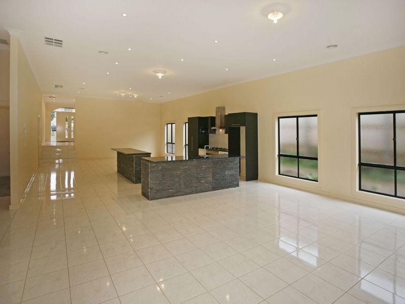 53 Glenview Rise, Berwick VIC 3806