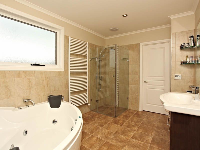 88 Sheldon Drive, Berwick VIC 3806