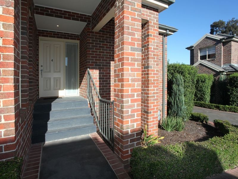 4/17 Gloucester Avenue, Berwick VIC 3806