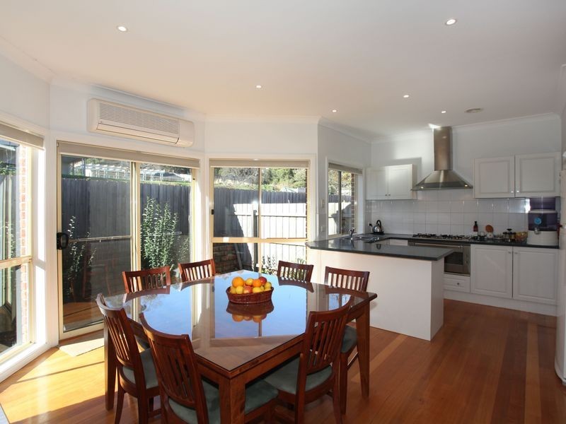 4/17 Gloucester Avenue, Berwick VIC 3806