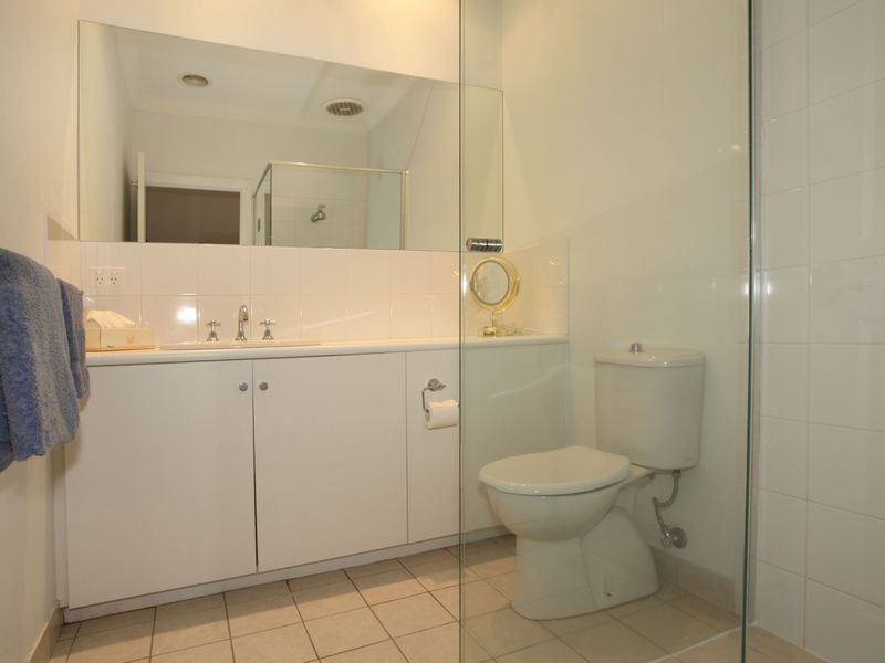 4/17 Gloucester Avenue, Berwick VIC 3806