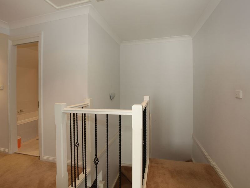 4/17 Gloucester Avenue, Berwick VIC 3806