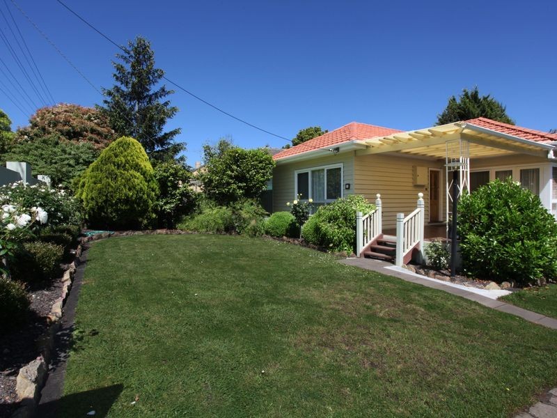 35 Lyall Road, Berwick VIC 3806