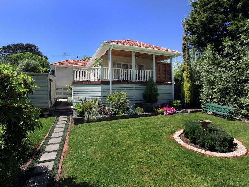 35 Lyall Road, Berwick VIC 3806