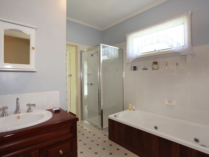 35 Lyall Road, Berwick VIC 3806