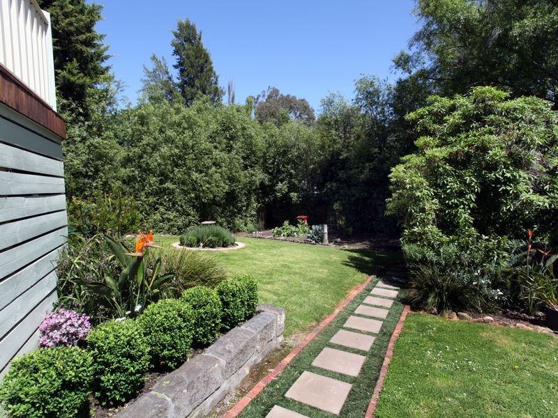 35 Lyall Road, Berwick VIC 3806