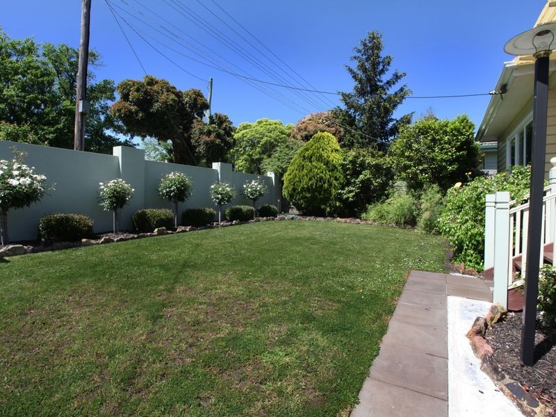 35 Lyall Road, Berwick VIC 3806