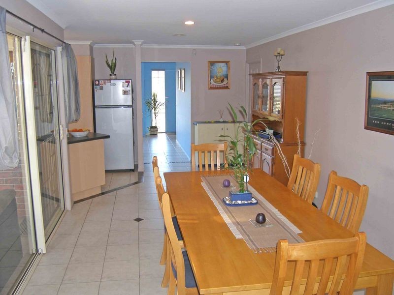 11 Chatswood Drive, Narre Warren South VIC 3805