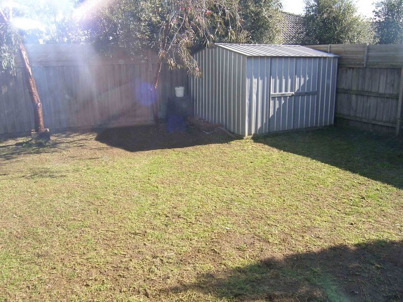 11 Chatswood Drive, Narre Warren South VIC 3805