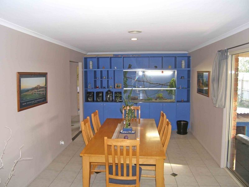 11 Chatswood Drive, Narre Warren South VIC 3805