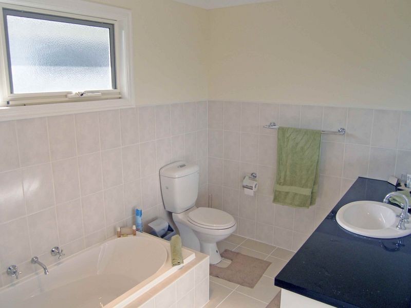 6 Sachiko Place, Berwick VIC 3806