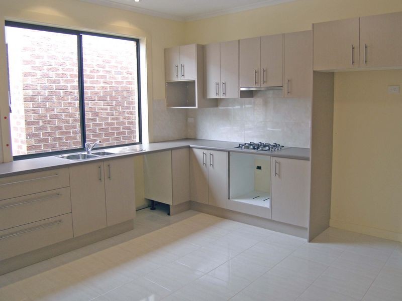 8 Karlson Way, Cranbourne North VIC 3977