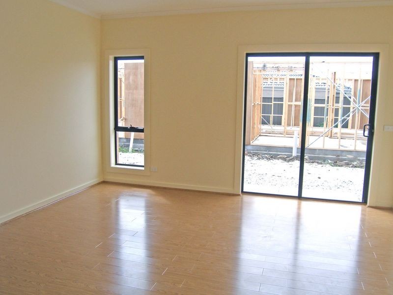 8 Karlson Way, Cranbourne North VIC 3977