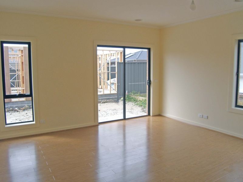 8 Karlson Way, Cranbourne North VIC 3977