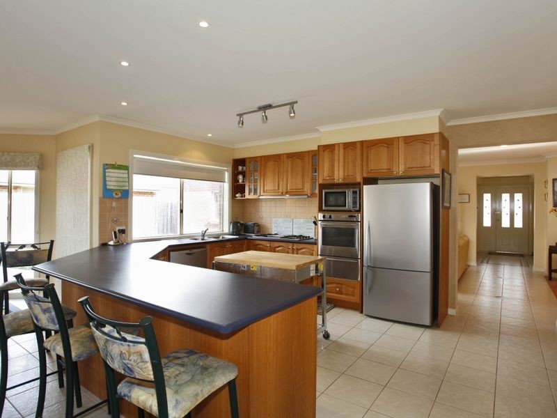 8 Chatsworth Court, Beaconsfield VIC 3807