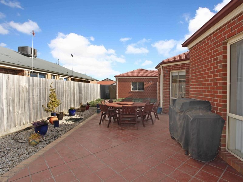 8 Chatsworth Court, Beaconsfield VIC 3807