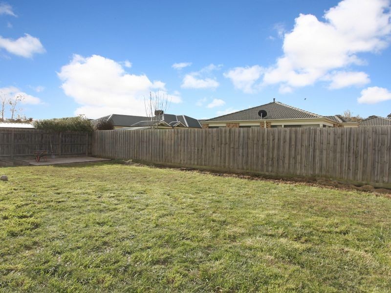 8 Chatsworth Court, Beaconsfield VIC 3807