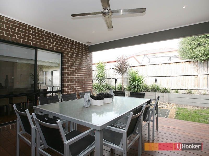 30 Red Oak Terrace, Lyndhurst VIC 3975