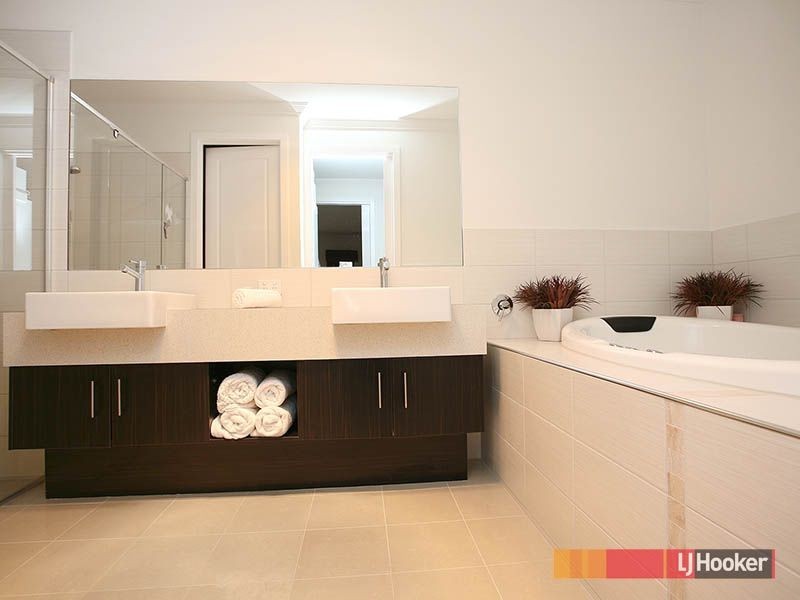 30 Red Oak Terrace, Lyndhurst VIC 3975