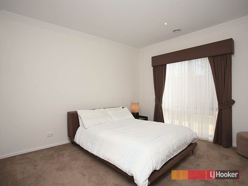 30 Red Oak Terrace, Lyndhurst VIC 3975