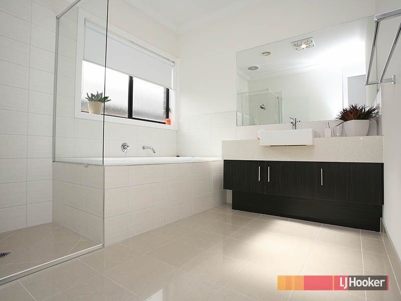 30 Red Oak Terrace, Lyndhurst VIC 3975