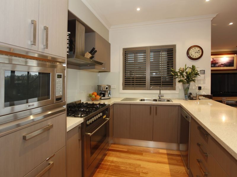 2/25 Canberra Avenue, Berwick VIC 3806