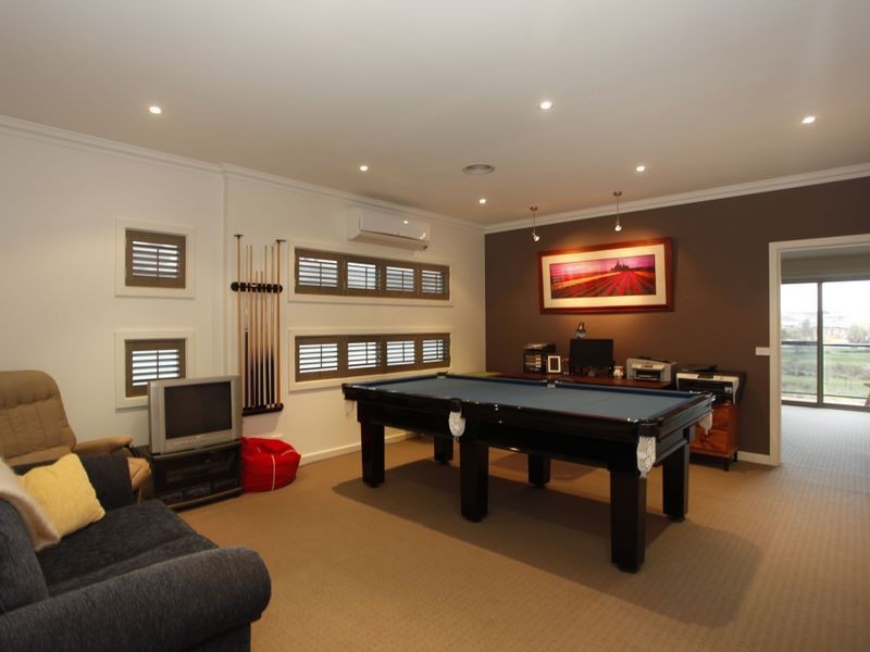 2/25 Canberra Avenue, Berwick VIC 3806