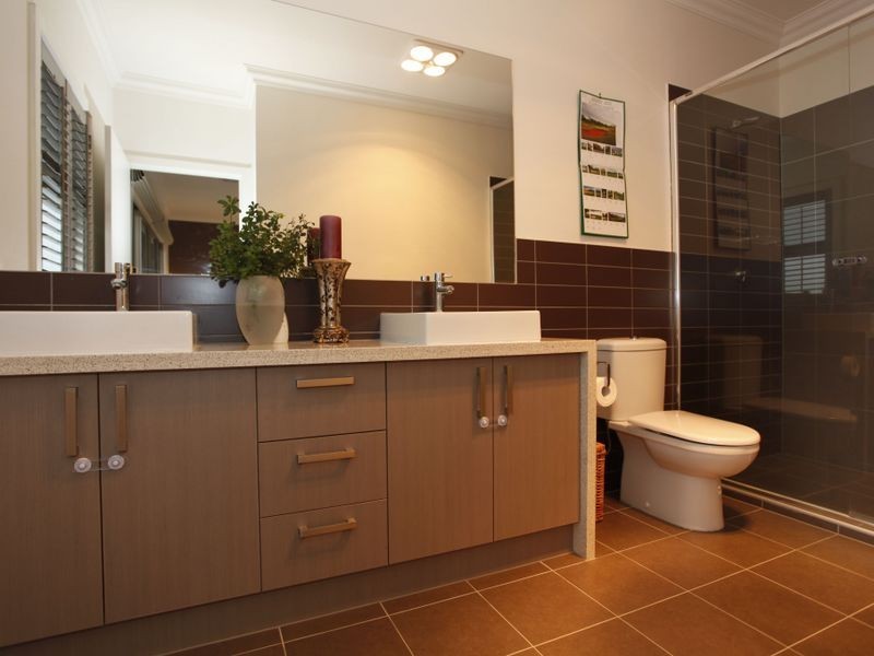 2/25 Canberra Avenue, Berwick VIC 3806