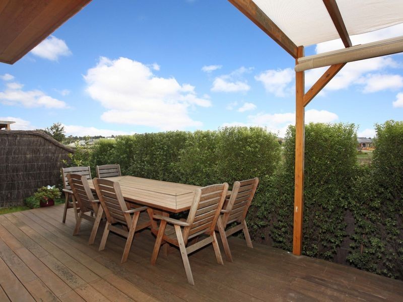 2/25 Canberra Avenue, Berwick VIC 3806