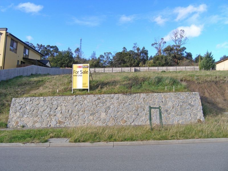 37 Montbrae Circuit, Narre Warren VIC 3805
